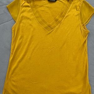 Massimo Dutti Top XS. Nice collar finishes.Mustard